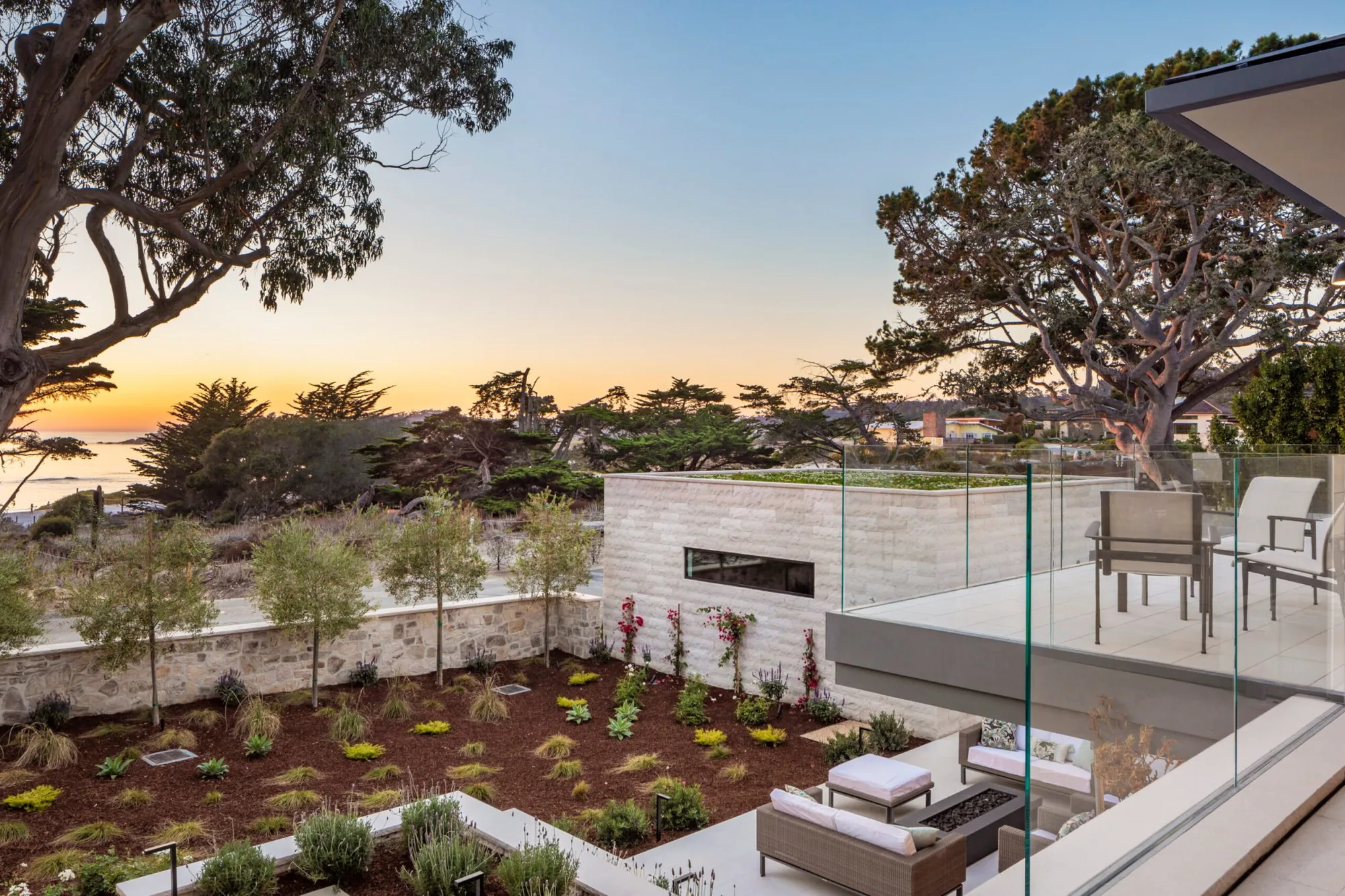 Rear exterior of North Dunes View by Adam Jeselnick Architect